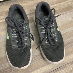 Nike lunarlon grey size 8.